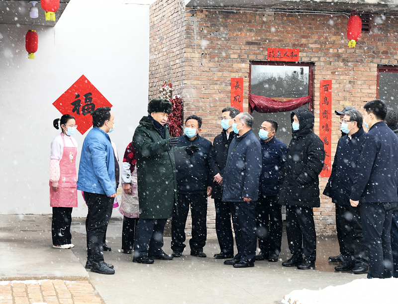 2022年1月26日，習(xí)近平總書記在山西霍州馮南垣村受災(zāi)村民師紅兵家看望。
