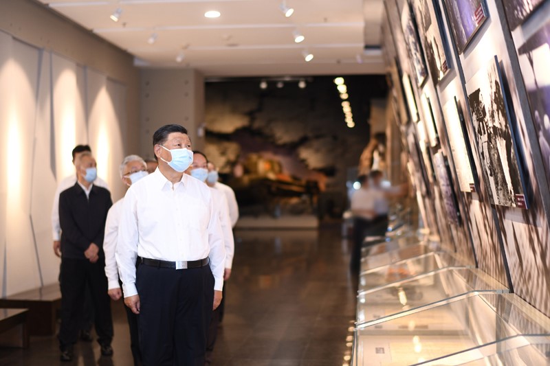 2022年8月16日至17日，中共中央總書記、國家主席、中央軍委主席習(xí)近平在遼寧考察。這是16日下午，習(xí)近平在錦州市考察遼沈戰(zhàn)役紀(jì)念館。 新華社記者 燕雁 攝