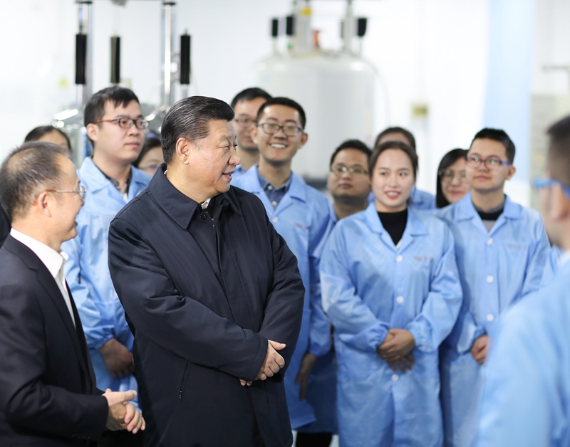 2019年1月17日，習(xí)近平在天津南開大學(xué)元素有機化學(xué)國家重點實驗室同師生親切交流。