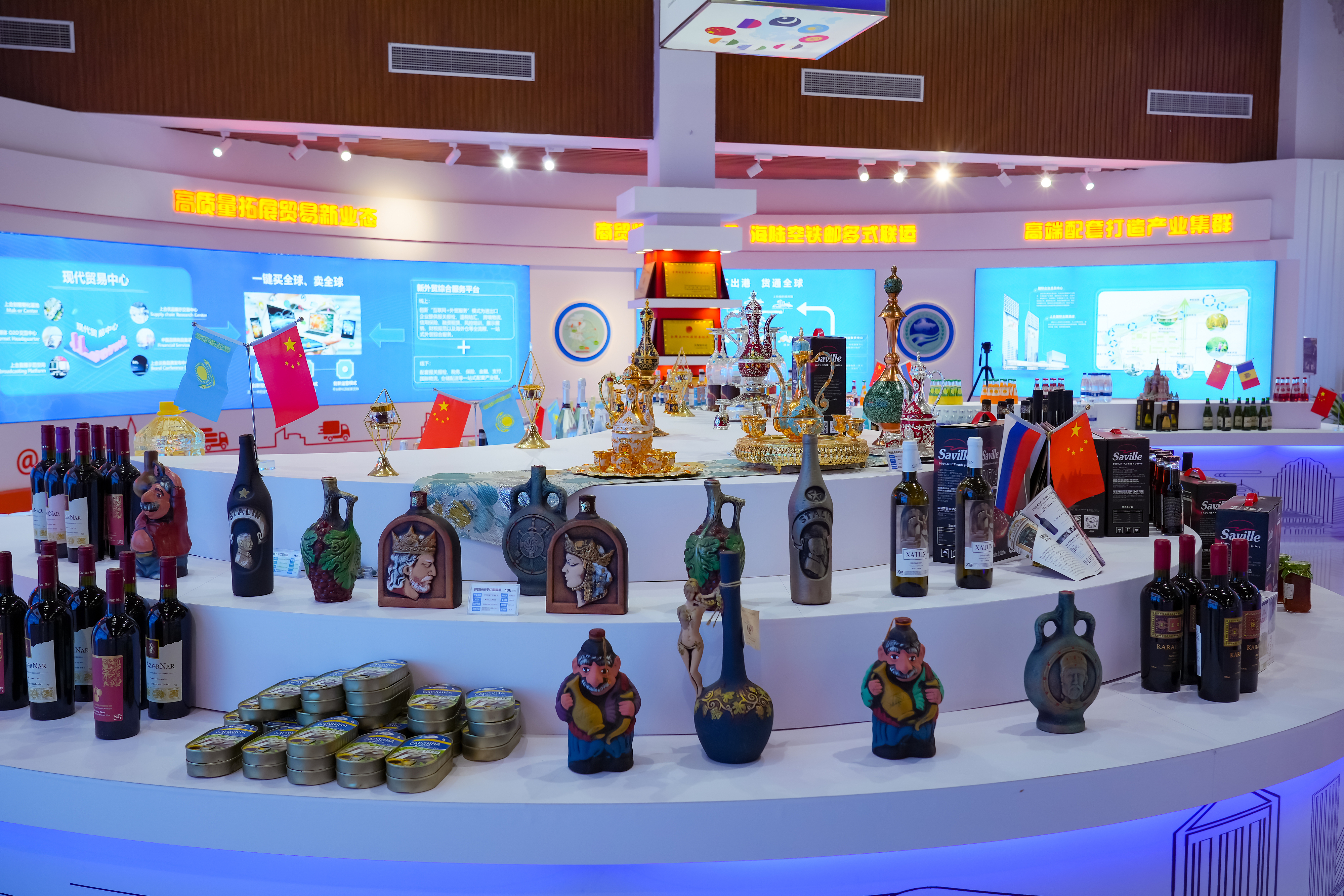2022年10月19日，青島，上合示范區(qū)展出的上合國(guó)家特色商品。